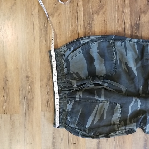 SPLENDID Lyocell Linen Camo Jogger Pants with front and back pockets - Picture 10 of 14